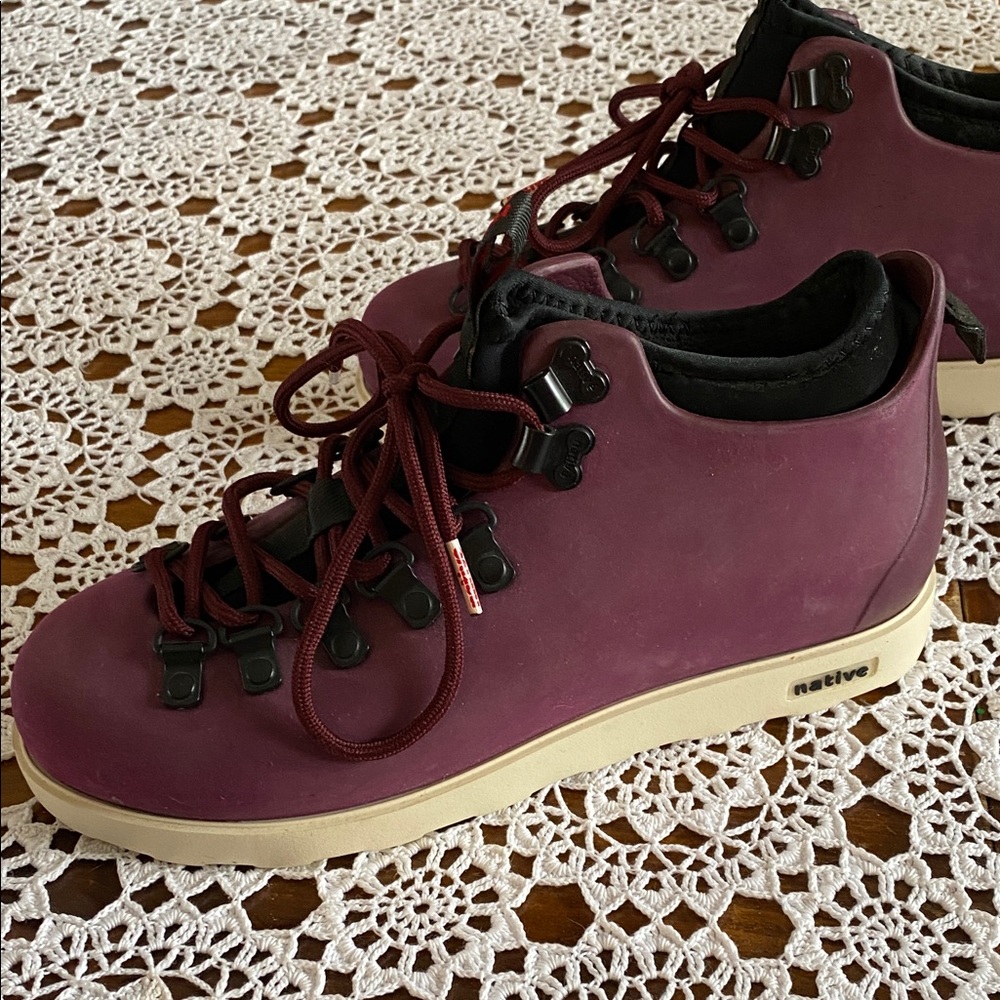 Native Fitzsimmons Burgundy Ankle Boots with Cream Sole - never worn.